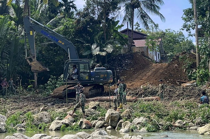 Program Infrastruktur Presiden Prabowo Berlanjut, TNI Bangun Jembatan Modular di Gunungsitoli