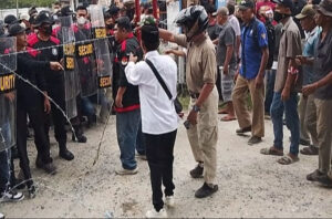 Koptan HKTI Asahan Bentrok Dengan Satpam PT. BSP Kisaran, 5 Orang Warga Luka-luka dan 2 Kaca Mobil Pecah