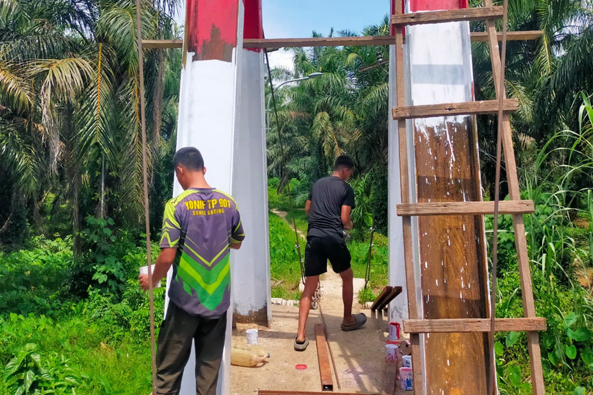 Satgas Gulbencal Kodam I/BB Perbaiki Jembatan Gantung Penghubung Desa Sisalean dan Jorang Balanga