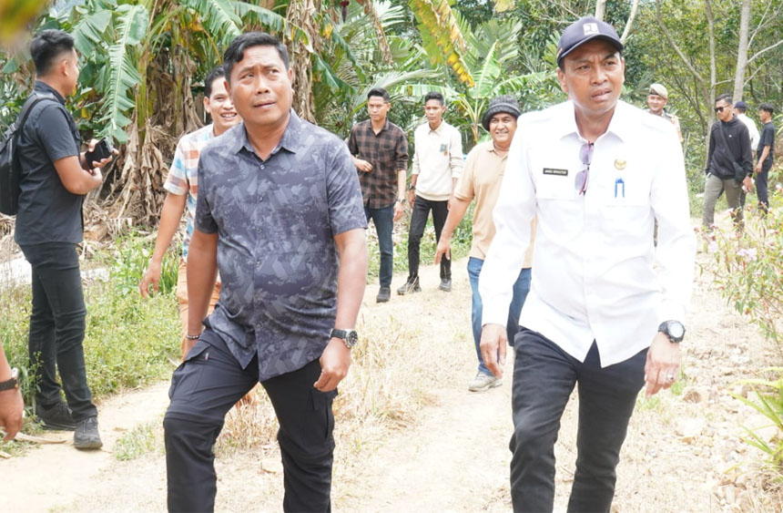 Wakil Bupati Tinjau Jalan Penghubung Rumah Liang–Barus Jahe