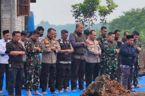 Pangdam XIX/TT Mayjen TNI Agus Hadi Waluyo Salat Istisqa di Posko Karhutla, Berdoa Hujan Turun di Inhu