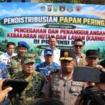 Pangdam XIX/Tuanku Tambusai Mayjen TNI Agus Hadi Waluyo Hadiri Distribusi 260 Papan Peringatan Karhutla di Riau